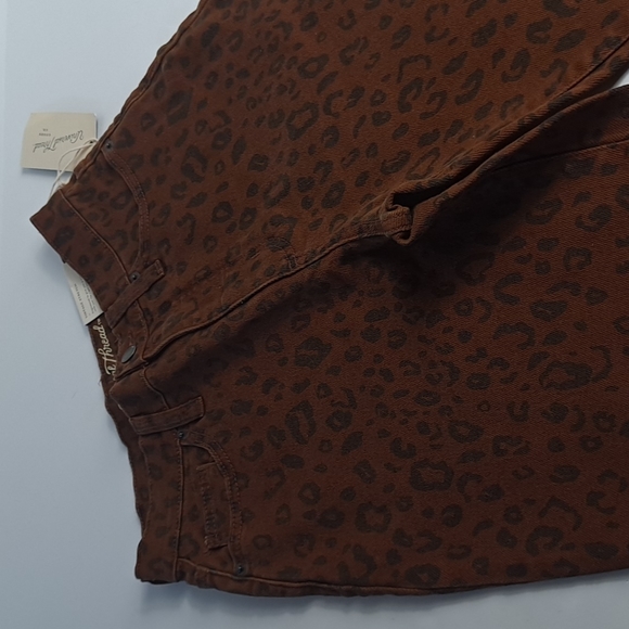 WOMEN'S HIGH RISE JEANS 2 UNIVERSAL THREAD - Picture 15 of 16